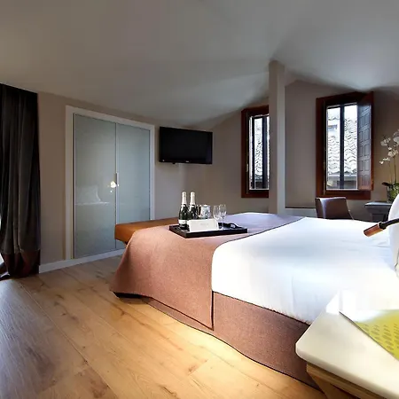 Exe Casa De Linajes Hotel